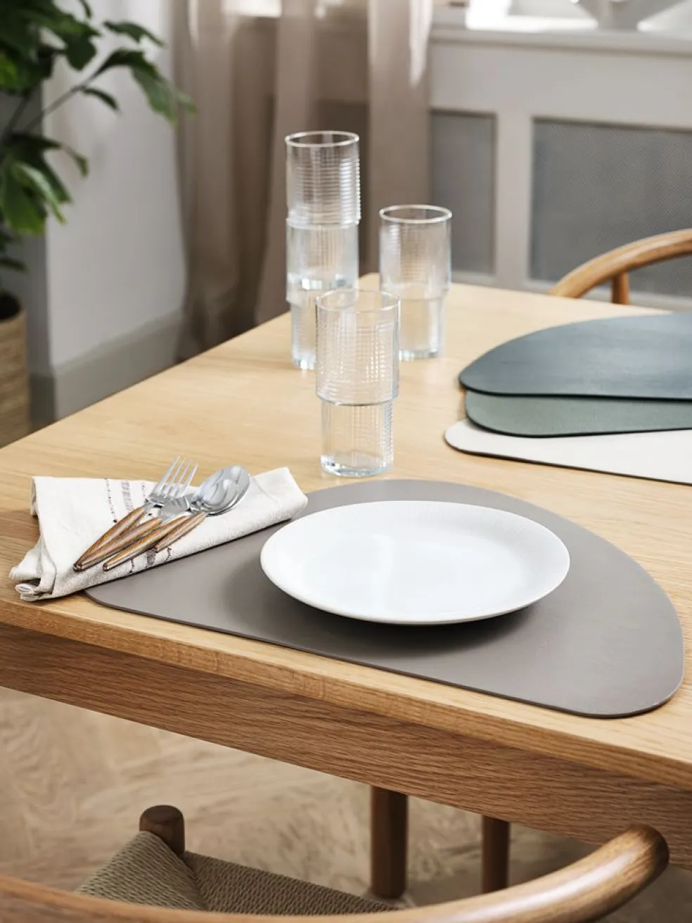 ARTISKOKKSet de table ARTISKOKK 33x44 noir/vert
