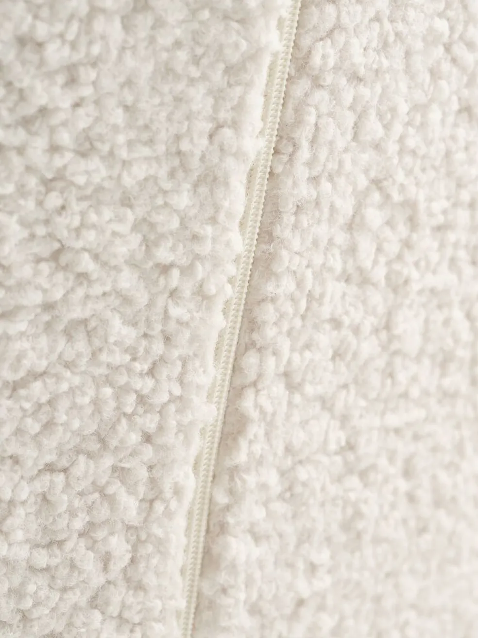 HUNDESTEDFauteuil HUNDESTED tissu teddy blanc cassé/coloris chêne