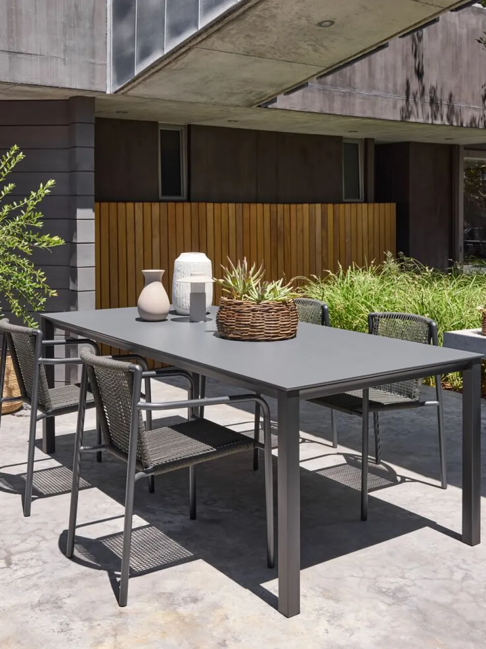 KRISTIANSTADChaise empilable KRISTIANSTAD vert foncé