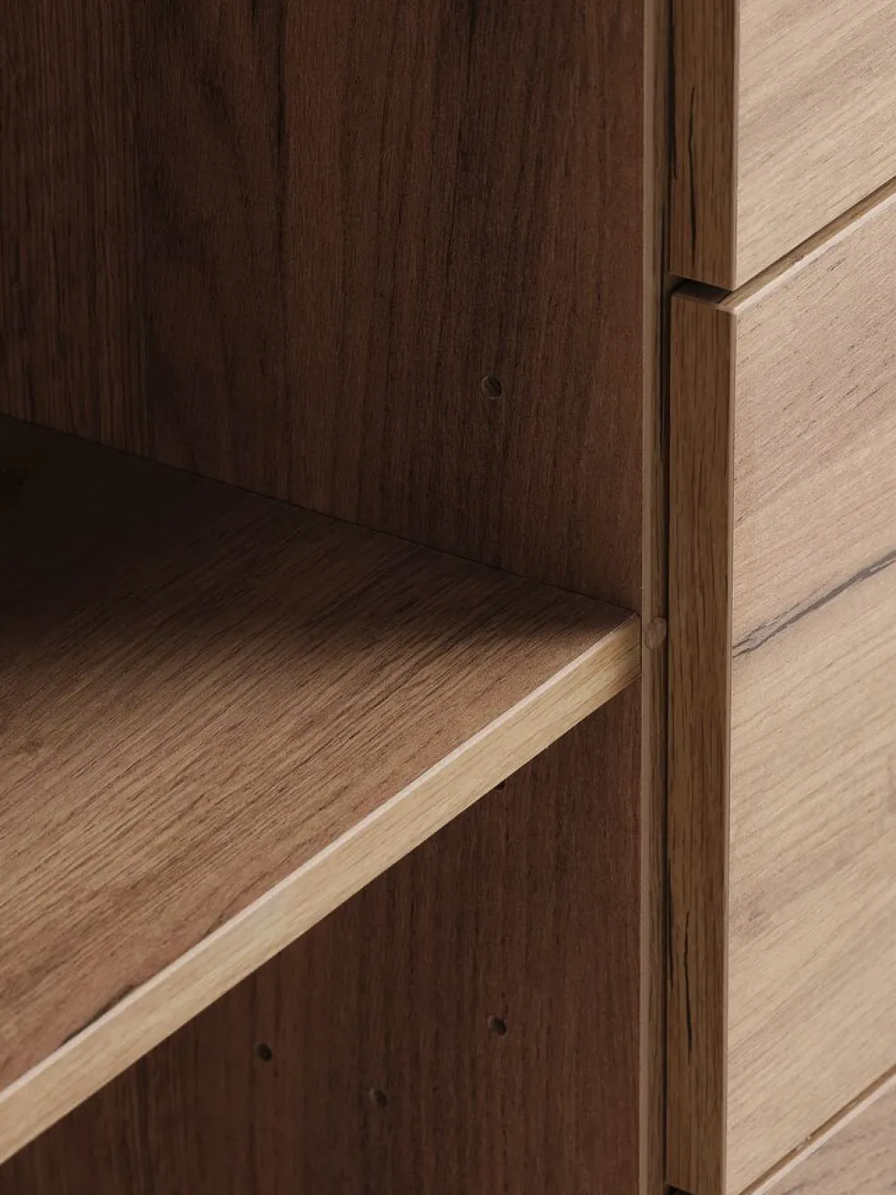 LINTRUPBuffet LINTRUP 2 portes 3 tiroirs coloris chêne naturel