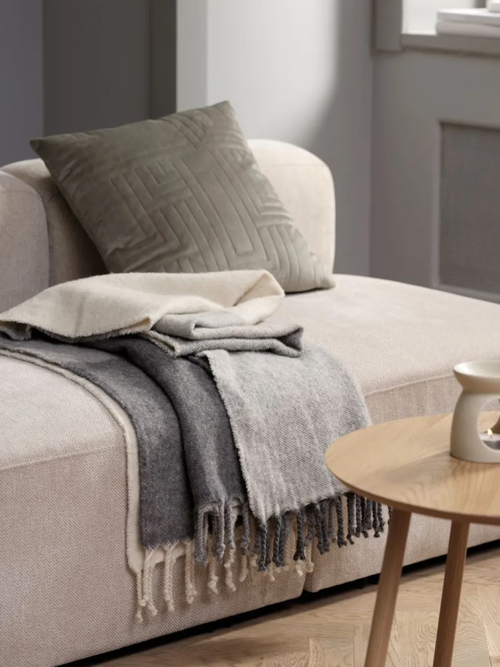 LUNDKARSEPlaid en laine LUNDKARSE 130x170 gris/beige