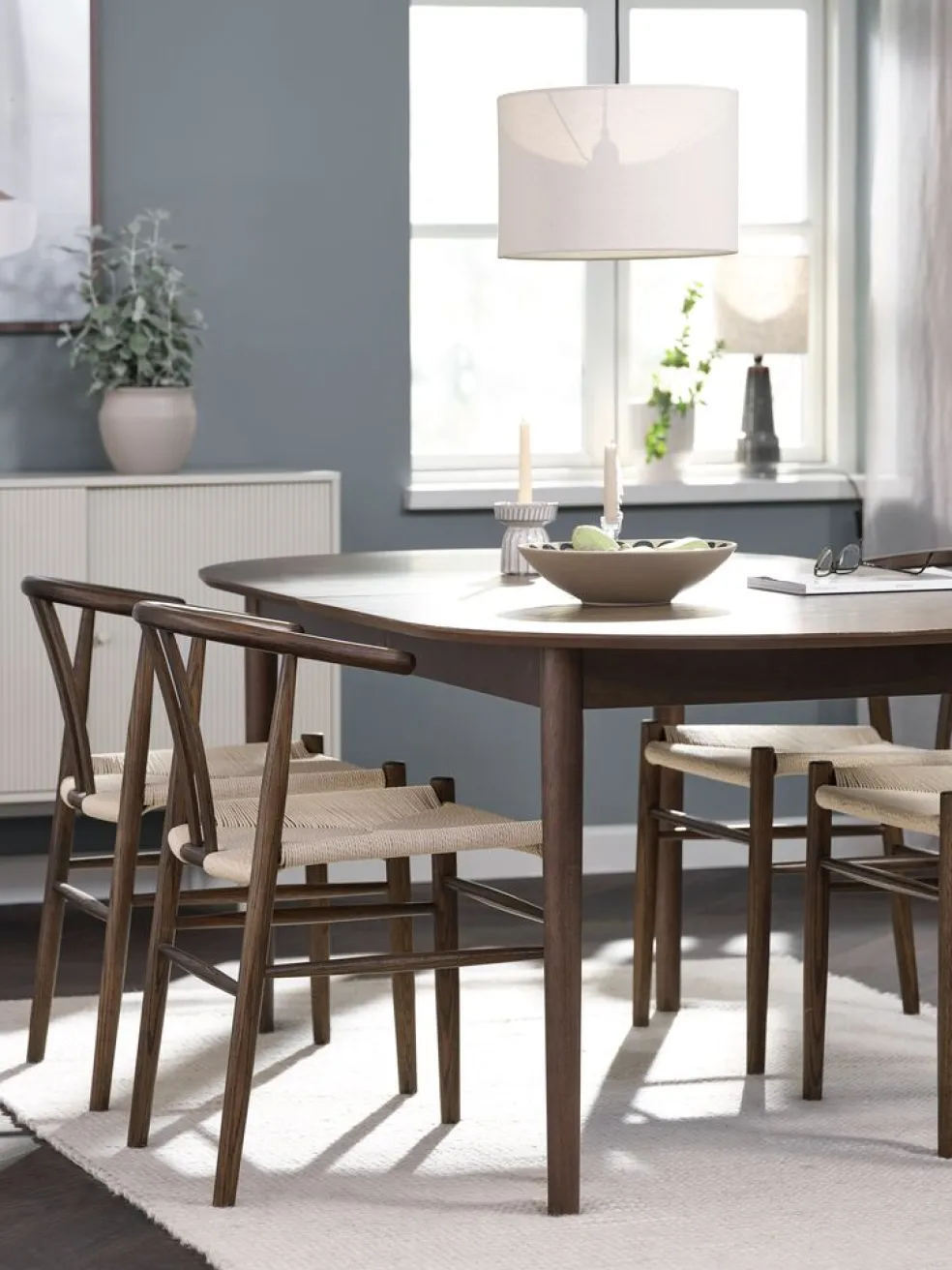 MARSTRAND + GUDERUPMARSTRAND L200/280 table coloris chêne + 4 GUDERUP chaises