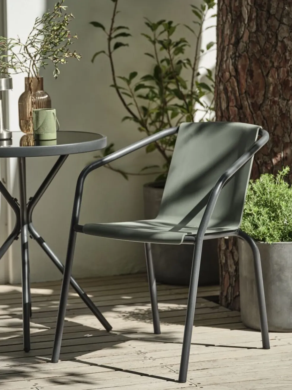 MODUMChaise empilable MODUM vert olive