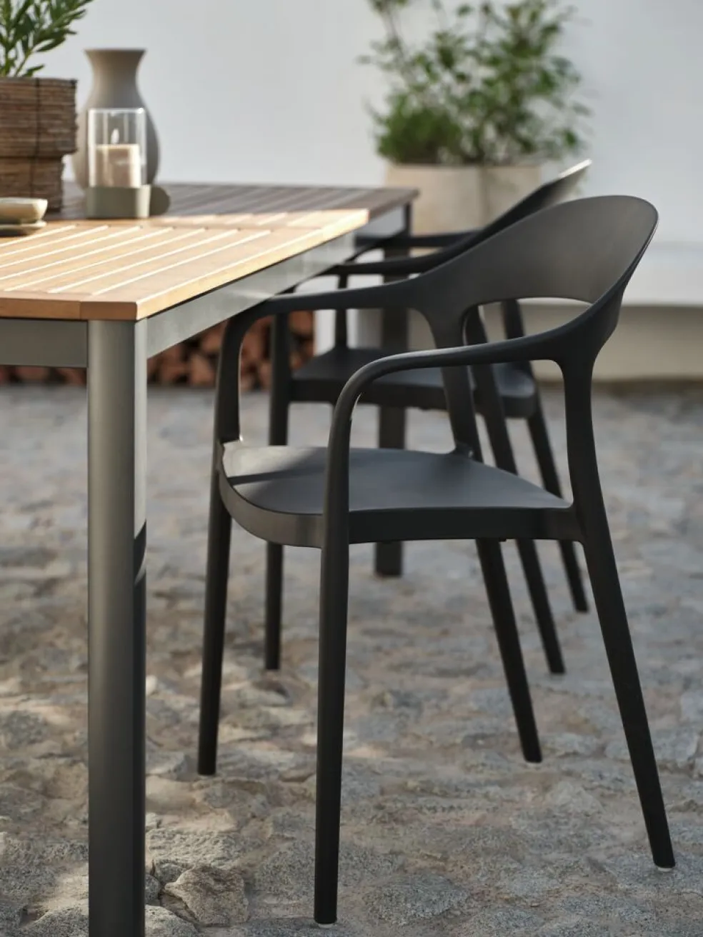 NANNESTADChaise empilable NANNESTAD gris foncé