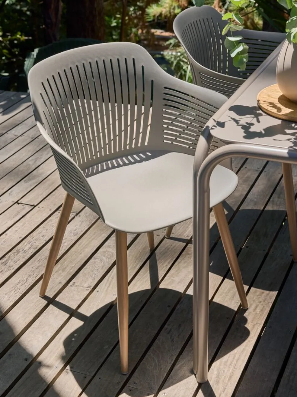 RAUMATable de jardin RAUMA l90xL140 sable foncé