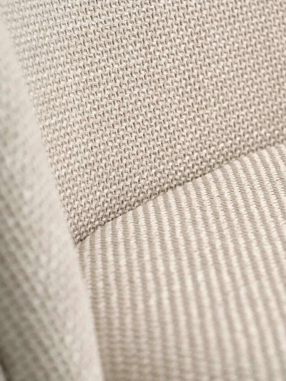 THORUPFauteuil THORUP tissu beige/coloris chêne