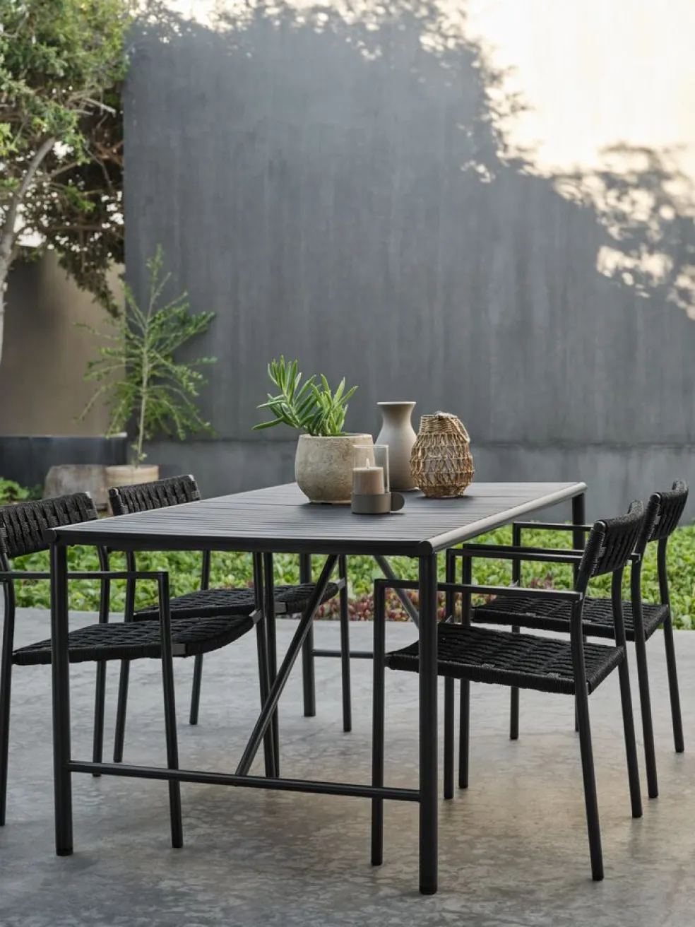VIERLI + TRILLEVALLENVIERLI L149 table + 4 TRILLEVALLEN chaises noir